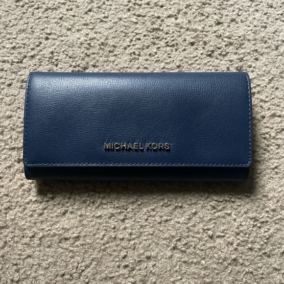 michael kors wallet - Picture 1 of 2
